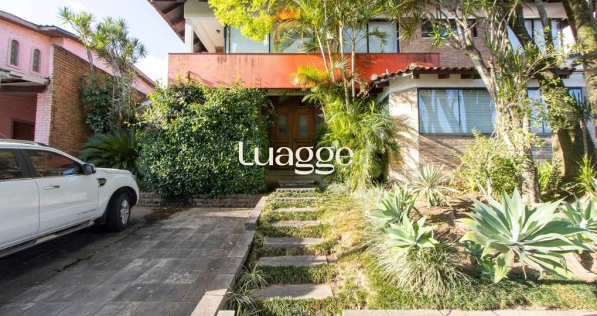 Excelente Casa em Condominio Fechado com 440,60m Dormitórios, sendo 2 Suítess
