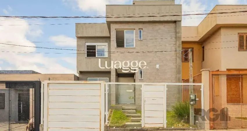 Sobrado, 185 metros quadrados privativo, com 3 quartos, 1 suíte, Living e cozinha integrados, lareira, churrasqueira, lavabo e 2 vagas de garagem. e 2 vagas de garagem