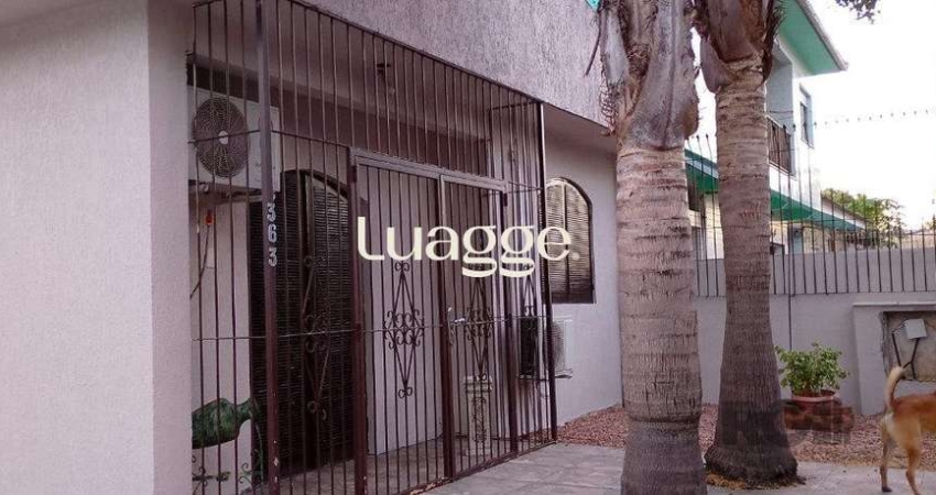 Casa térrea, 3 dormitórios, 1 suíte, living para 2 ambientes, cozinha, pátio, 2 banheiros e 4 vagas .