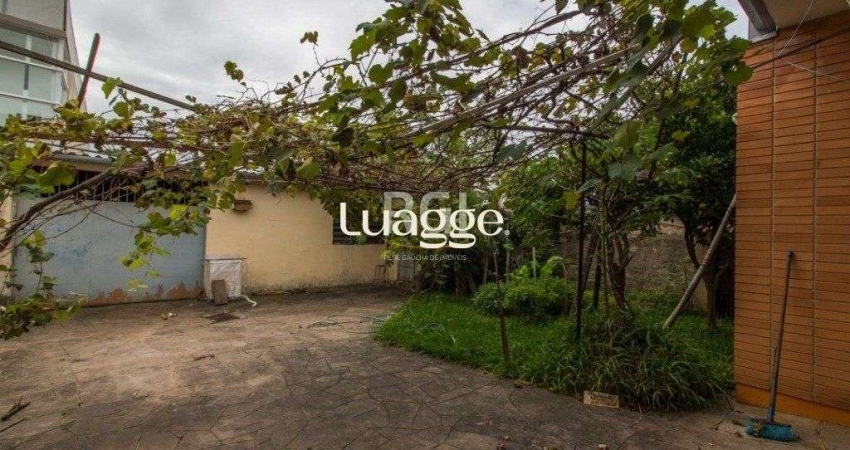 Casa para Venda - 86m², 2 dormitórios, 4 vagas - Morro Santana