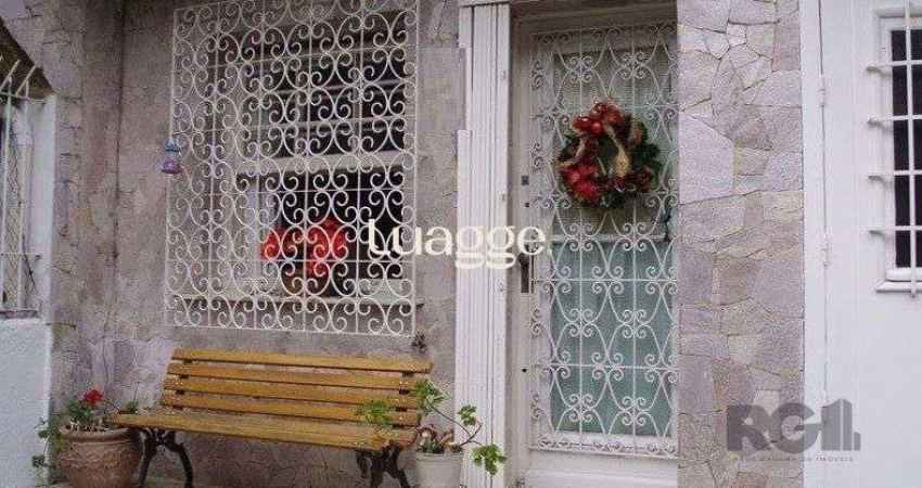 Casa sobrado no bairro São João de 3 dormitórios e 2 vagas