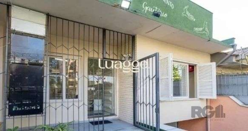 Casa no bairro Petrópolis de 3 dormitórios e 2 vagas