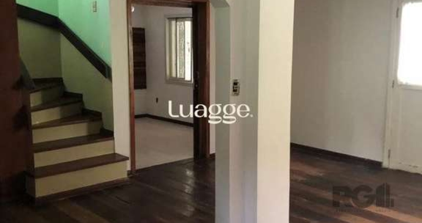Casa com 3 quartos à venda na Avenida Ararangua, 151, Guarujá, Porto Alegre
