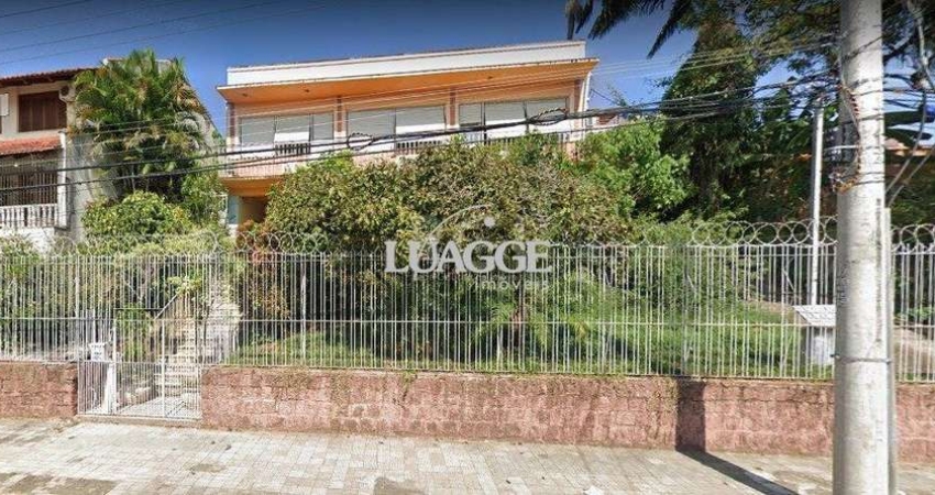 Casa para Venda - 243m², 3 dormitórios, 5 vagas - Medianeira