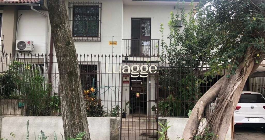 Casa para Venda - 336m², 4 dormitórios, sendo 1 suites, 2 vagas - Azenha