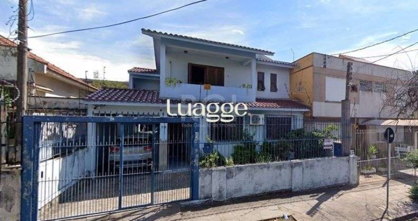 Casa para Venda - 270m², 4 dormitórios, sendo 1 suites, 5 vagas - Partenon