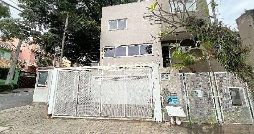 Casa em Porto Alegre, no bairro Tristeza, com 3 dormitório(s), e 3 banheiros, à venda.