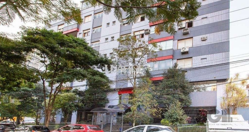 Cobertura duplex no bairro Auxiliadora de 2 dormitórios  2 vagas e terraço