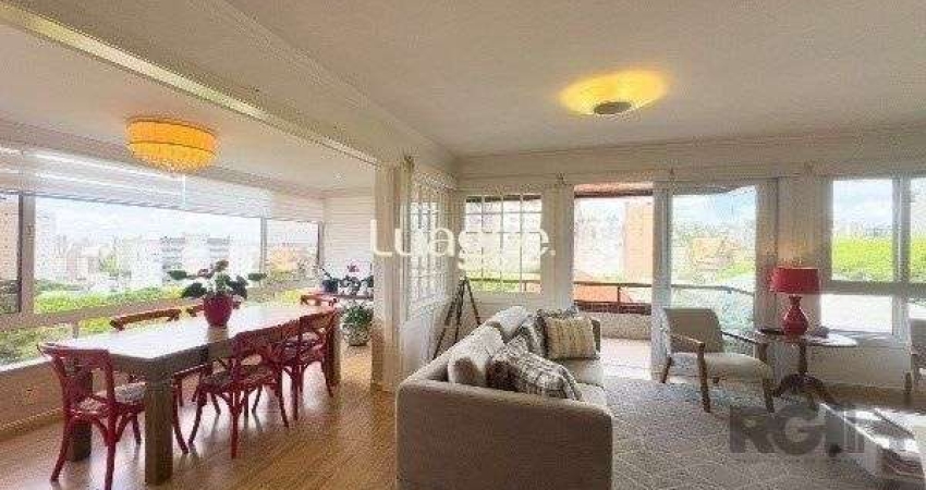 Apartamento de 3 Dormitórios com Suíte e 2 Vagas no Bairro Petrópolis - 160m²