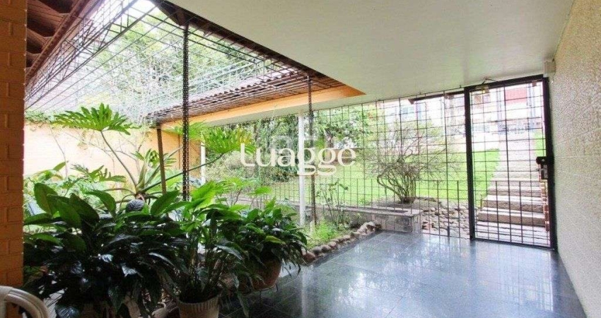 Casa para Venda - 250m², 3 dormitórios, 1 vaga - Teresópolis