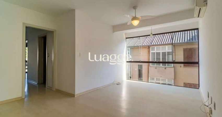 Apartamento com 3 dormitórios e 1 vaga de garagem no bairro Azenha.