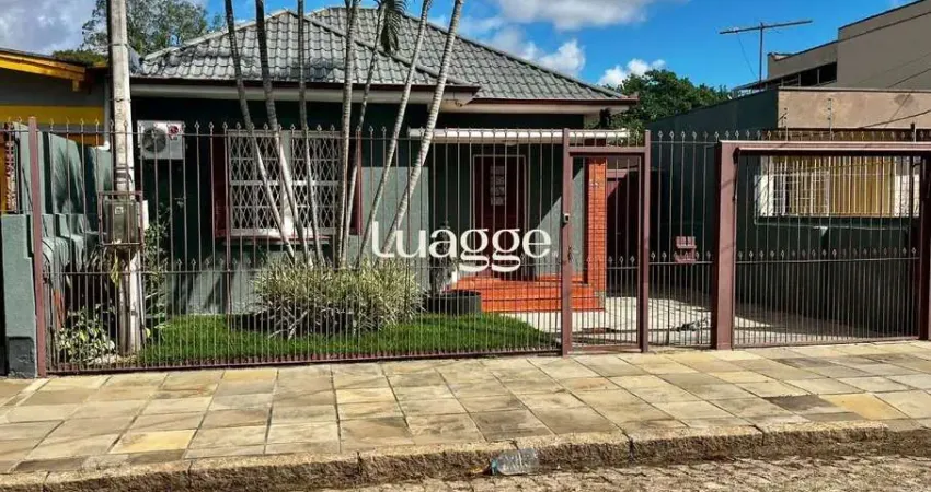 Casa toda reformada, 135 m² de área construída, churrasqueira e piscina