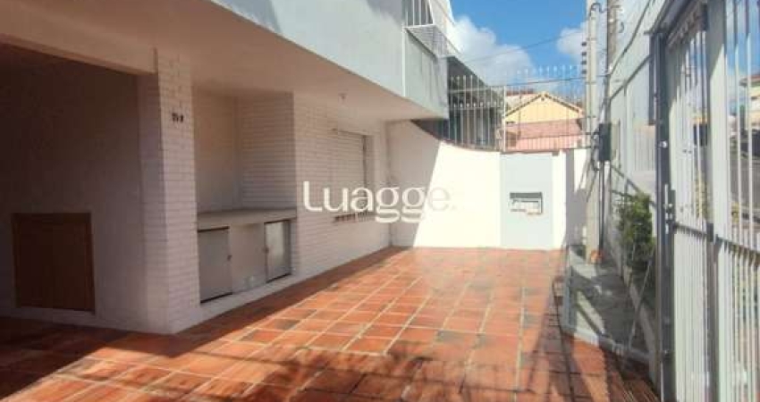 Excelente Casa com 03 suítes + Apto nos fundos com 01 Dor. Garagem 3 carros