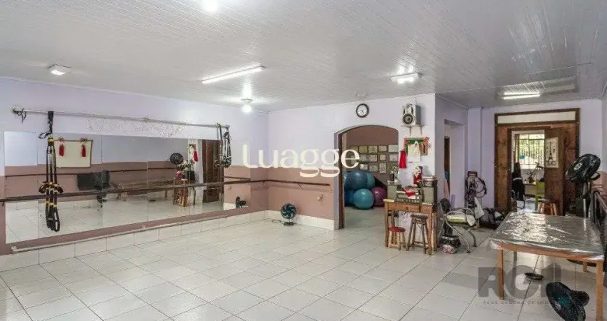 CASA COMERCIAL E RESIDENCIAL NO MIOLO DO BAIRRO SANTANA