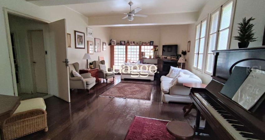 Sobrado para Venda - 345m², 4 dormitórios, sendo 2 suites, 2 vagas - Independência