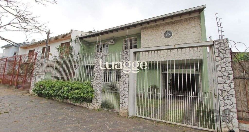 Casa com 5 suítes, 7 banheiros, 4 vagas no bairro Partenon