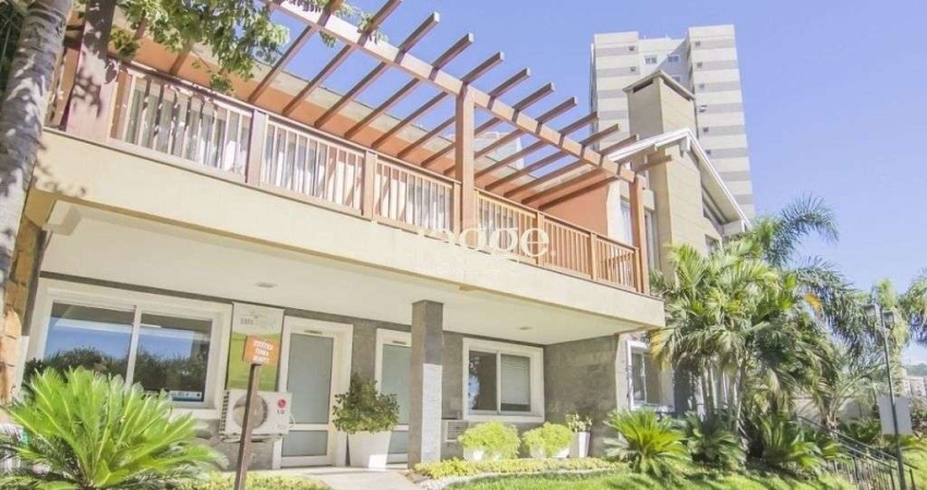 Casa Para Comprar  em condomínio com 5 quartos e 4 vagas no Jardim Botânico