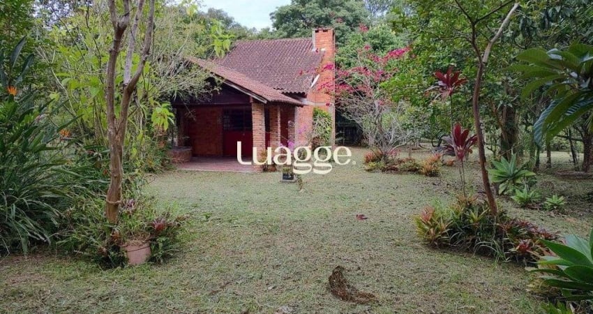 Sito à venda no Lami, com casa com quartos, 1 banheiro e piscina