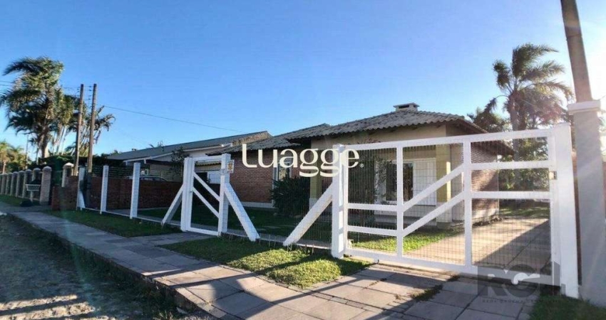 EM ATLÂNTIDA, CASA COM 1140m², 320 m² DE ÁREA PRIVADA, 3 DORMS (1 SUÍTE)