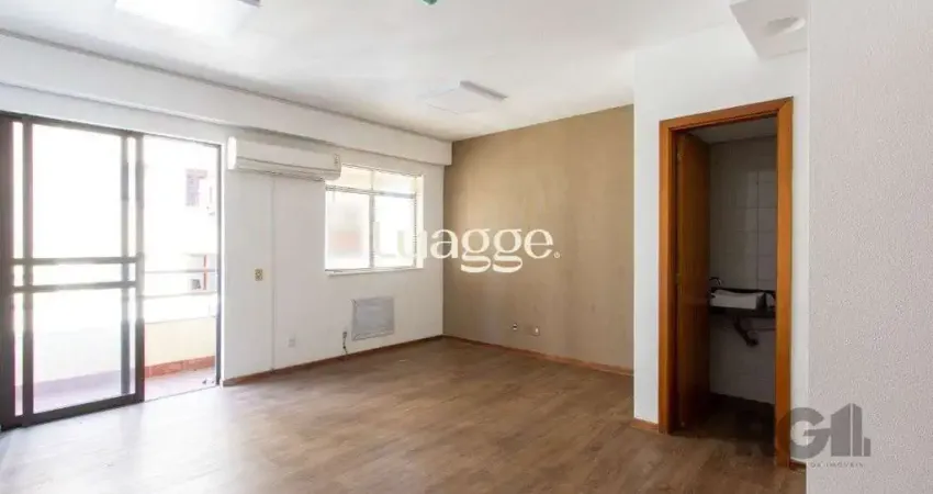 EXCELENTE SALA COMERCIAL, muito bem localizada no bairro Menino Deus, 01 banheiro, sacada e ar condicionado split, toda montada