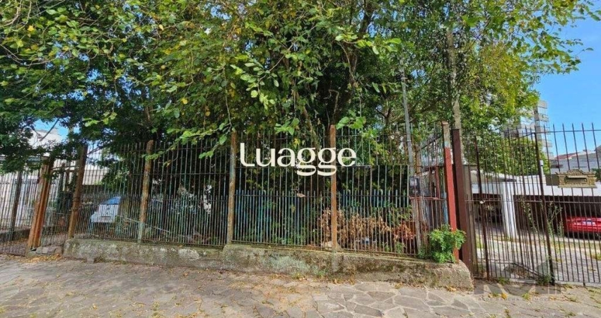 Terreno plano de 426 m², localizado na Rua Padre João Batista Reus,