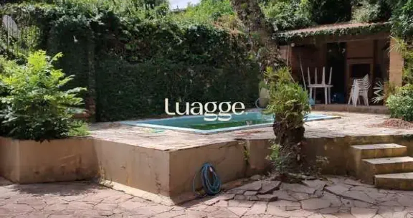 Casa de 03 dormitórios no bairro Vila Assunção, zona sul de Porto Alegre, RS.