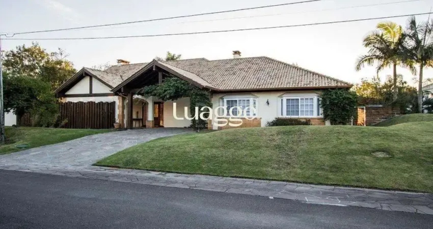 Casa térrea no Condominio Terra Ville, com 3 suítes, piscina e fundo para o lago.