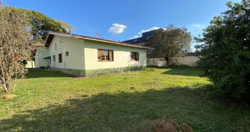 Casa térrea em localização excepcional em atibaia - vila petropolis