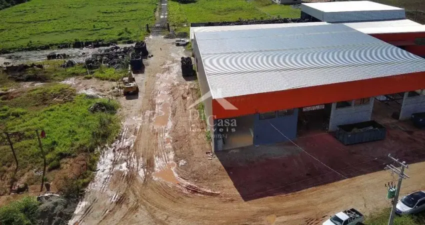 Galpão para locação – 560 m² no km 80 ao lado do famoso bar do avião (piracaia/sp)