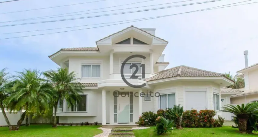 Casa à venda com 343m² construídos de 4 suítes no Village Club na SC 401