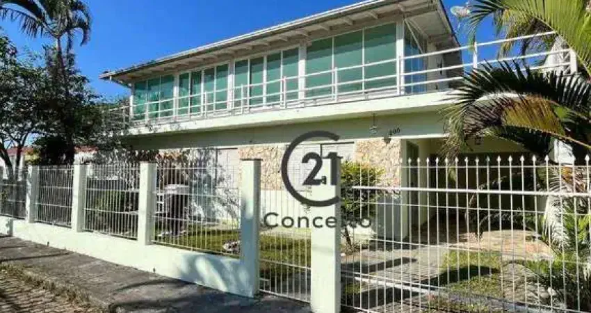 ?? Casa ampla no Centro de Palhoça – Versatilidade e localização em um só lugar!