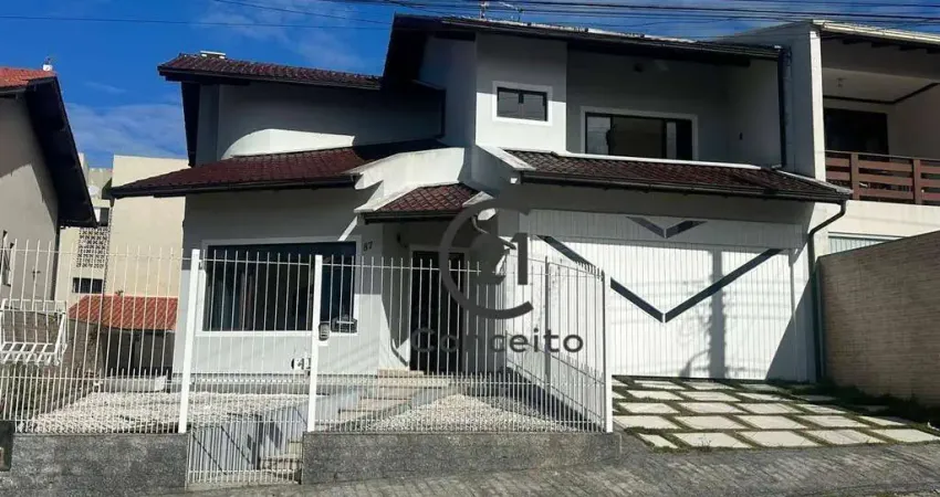 Casa ampla com 2 suítes, piscina e área de lazer completa no bairro Flor de Nápoles!
