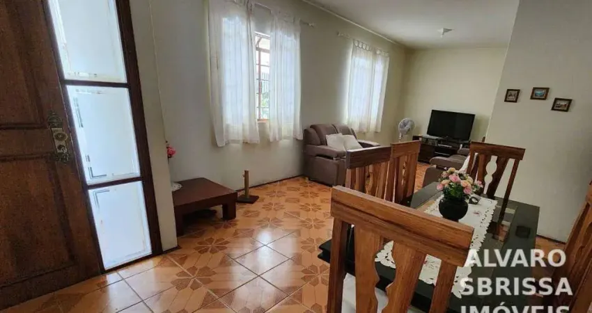 Casa térrea, quintal amplo, rua arborizada para quem gosta de estar em contato com a natureza. 03 dormitórios