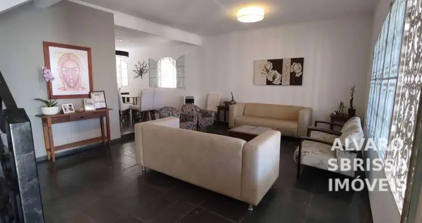 Casa vende ou estuda permuta com apartamento ou casa térrea. Possui 4 dormitórios. No Bairro Brasil em Itu, local nobre, at:315m2 Ac:250m2