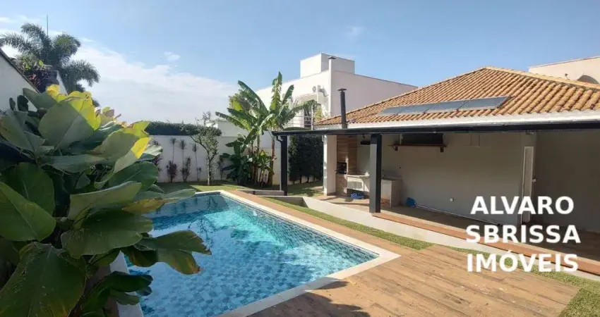 Casa térrea, com piscina, muito bem conservada e moderna com 600m² de terreno e 300m² de construção com 04 suítes. Estuda Permuta