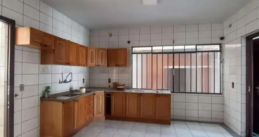 Casa para Venda em Curitiba, Bigorrilho, 4 dormitórios, 2 suítes, 3 banheiros, 2 vagas