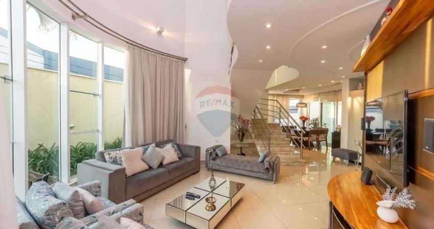 Sobrado Impecável com Projeto Assinado por Arquiteto Renomado – Porteira Fechada!