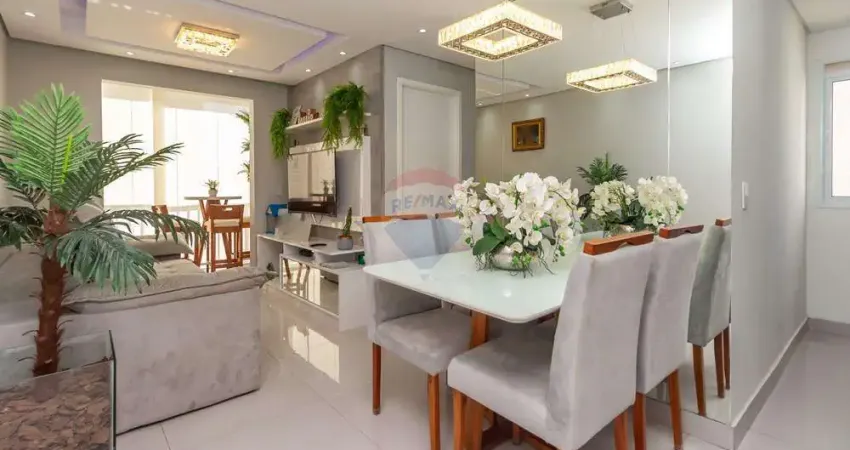 Apartamento reformado 2 dormitórios, sendo 1 suite, sacada e vaga.