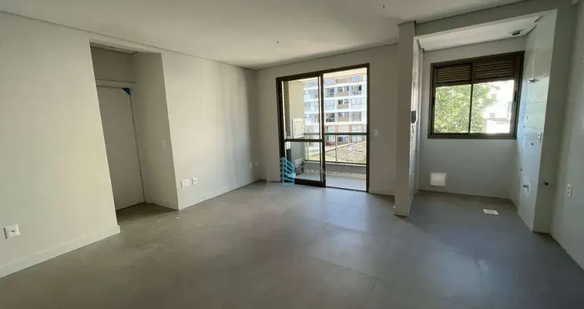 Apartamento de três dormitórios com closet, sacada com churrasqueira ao lado da UFSC