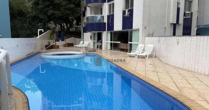 Amplo apartamento com dois quartos e sacada com churrasqueira