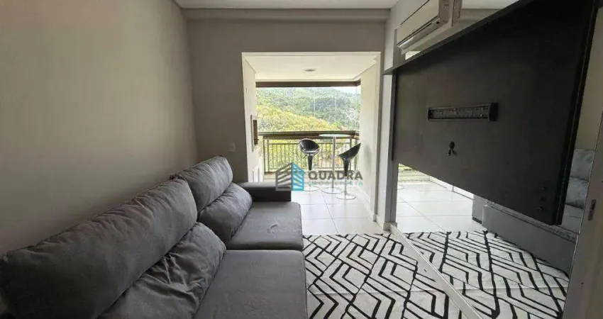 Apartamento mobiliado, churrasqueira na sacada e vista para o verde e andar alto, em condomínio completo