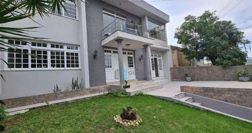 Casa à Venda Muito Bem Localizada no Bairro Trindade, Florinanópolis !!