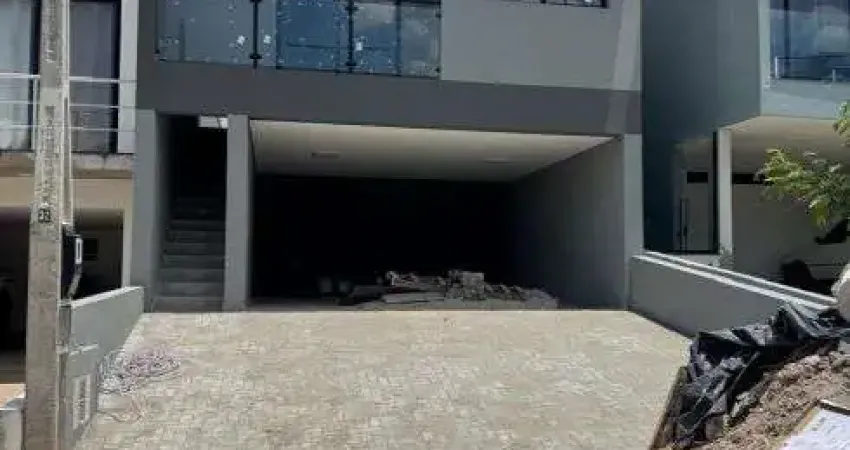Casa sobrado à venda no Condomínio Vale Azul na Colina Santa Mônica em Votorantim - SP
