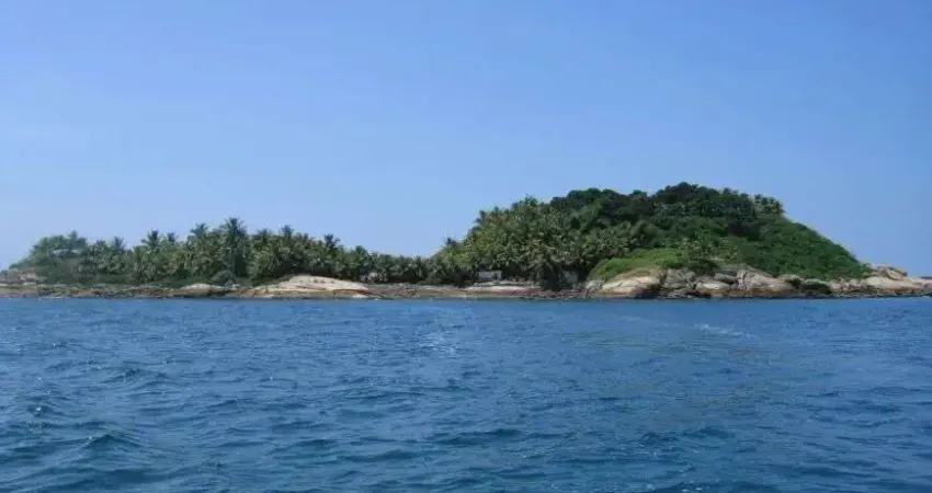 Ilha à venda na divisa entre Guarujá e Bertioga no litoral norte de São Paulo - SP.