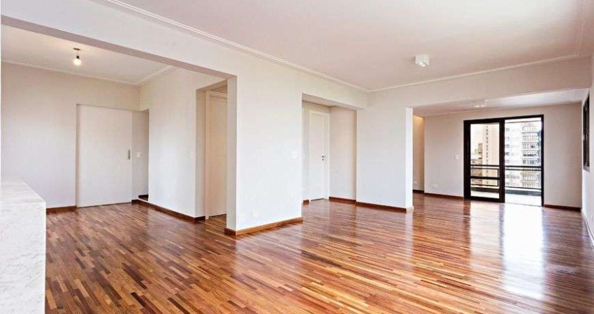 Apartamento para venda possui 210 metros quadrados com 3 quartos em São Paulo.