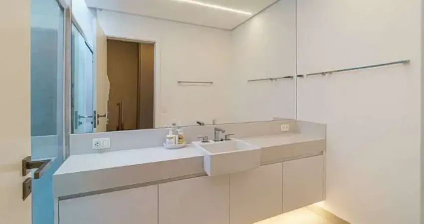 Casa de alto padrão à venda em Condomínio Real Parque em São Paulo / SP