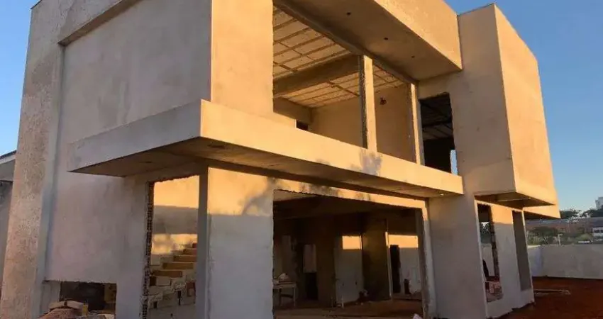 Casa em construção à venda em Bairro Nobre em Uberlândia - Minas Gerais.
