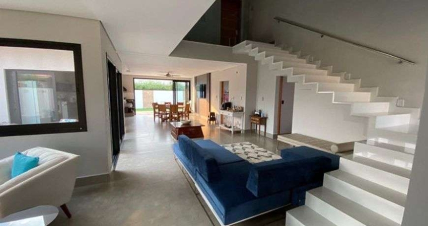 Casa de condomínio para venda possui 280 metros quadrados com 3 quartos