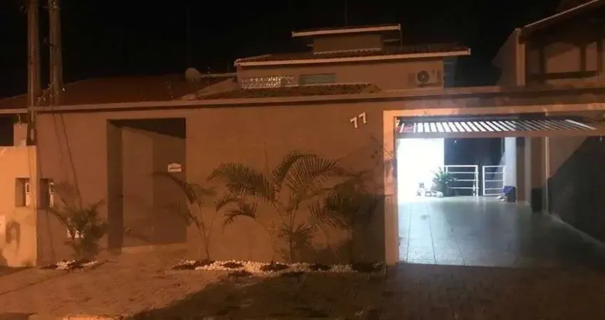 Casa para venda possui 214 metros quadrados com 3 quartos em Jardim Ypê - Paulínia - SP