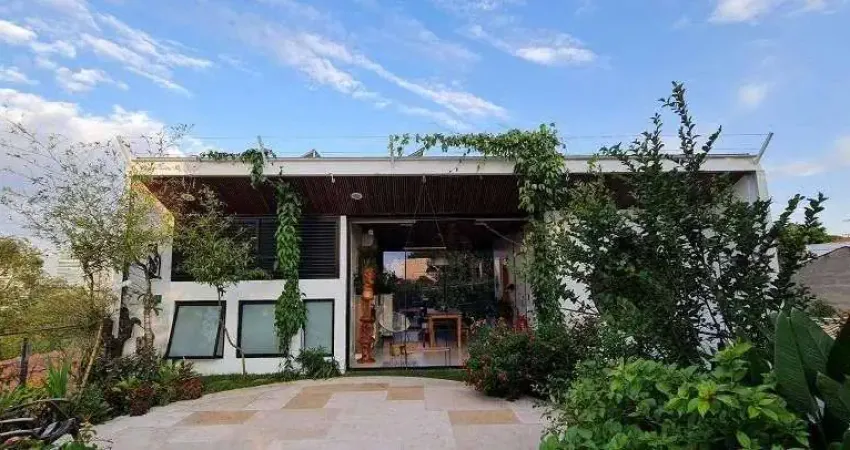 Casa para venda possui 464 metros quadrados com 4 quartos em Vila Ipojuca - São Paulo - SP.